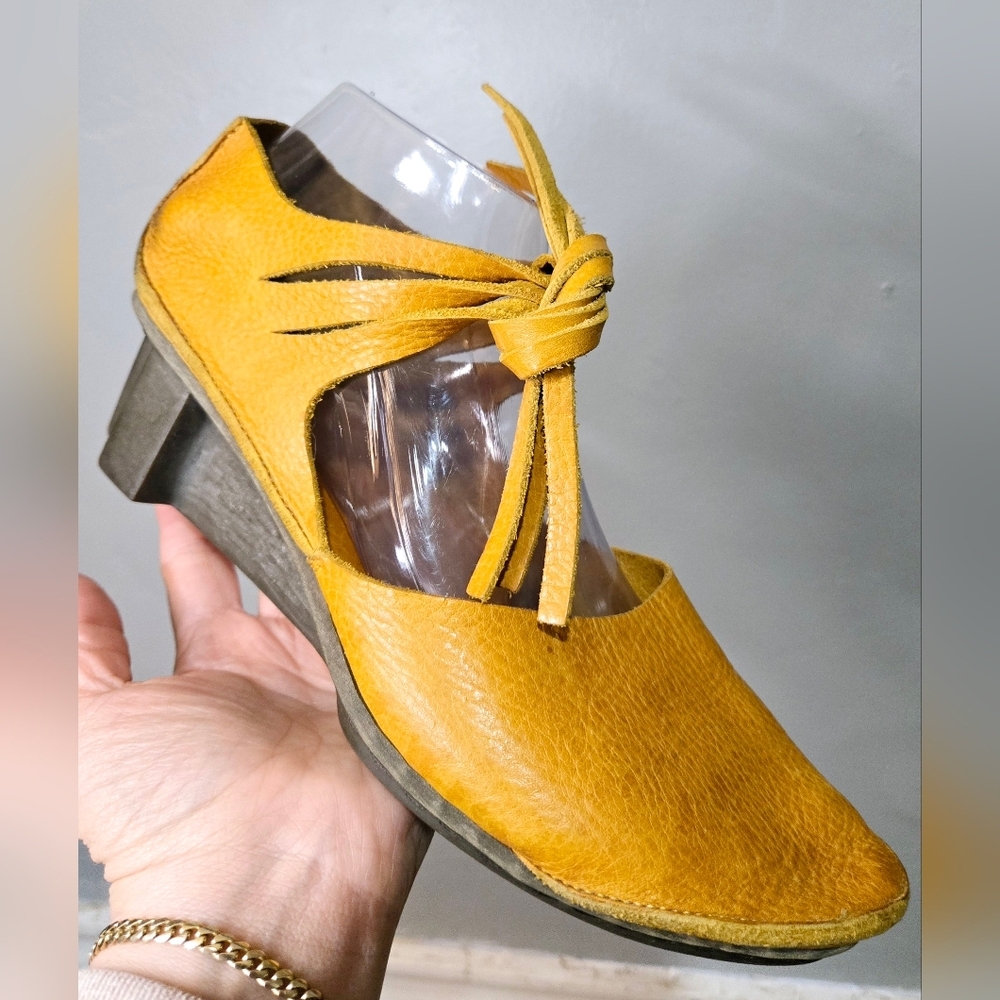 Trippen Elegant Yellow Women's Shoes - Picture 2 of 11